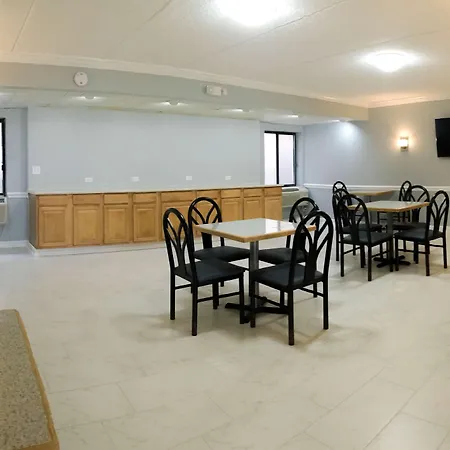 Howard Johnson By Wyndham Waukegan Great Lakes